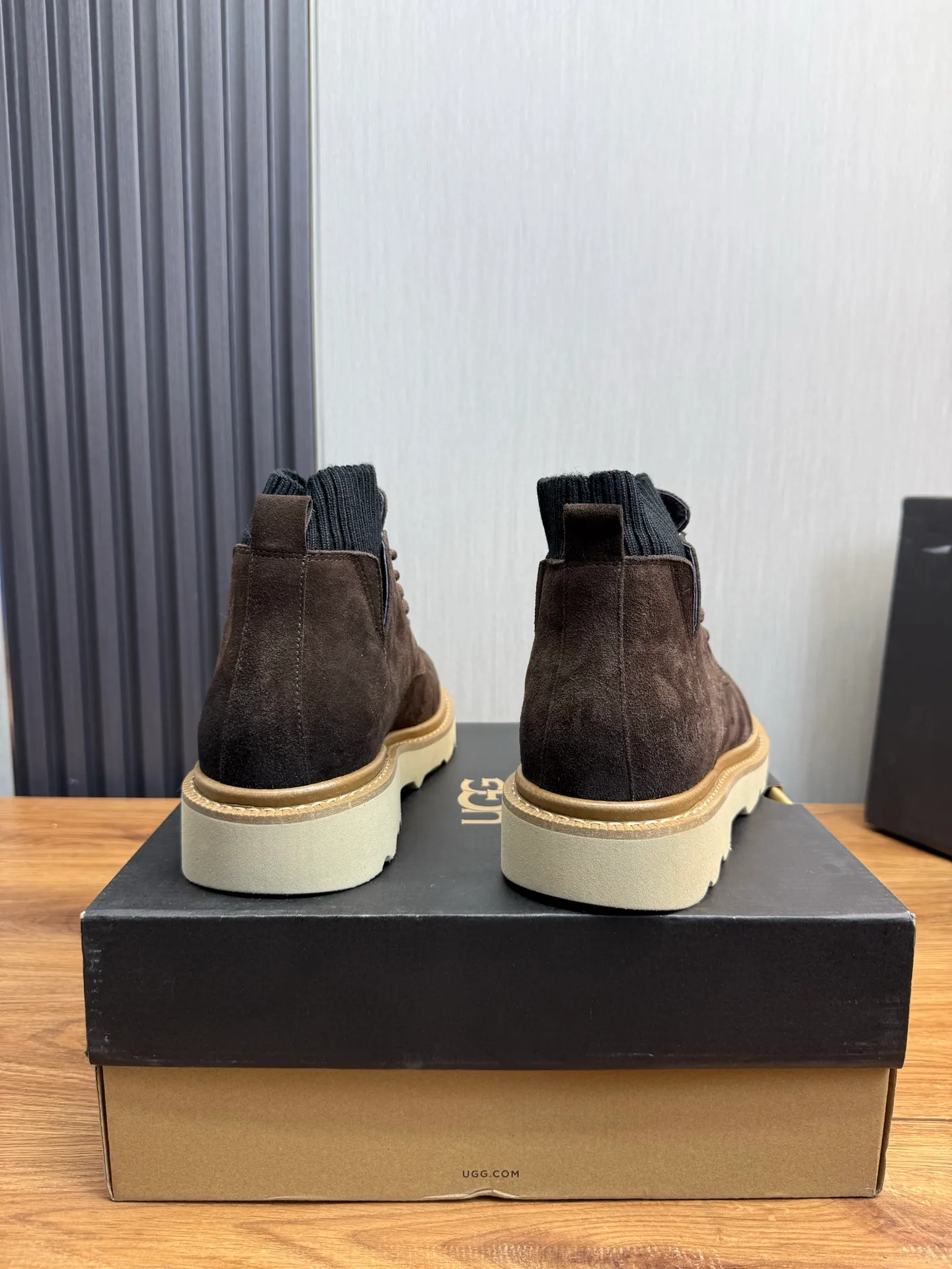 Factory price 640💰 [UGG] Men's hot winter warm boots🐑Simple and fashionable design, cowhide➕comfortable and warm wool lining. Soft and comfortable to wear, good warmth retention, and excellent foot feel. Regular size 38-45